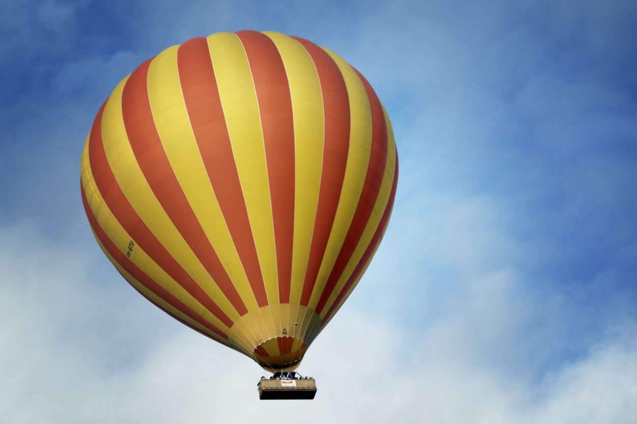 Hot Air Balloon Ride as an Unusual Wedding Gifts Idea