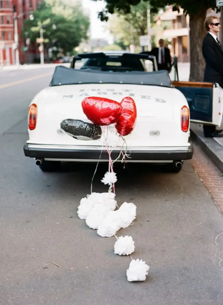 balloons wedding car decoration