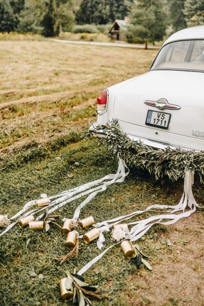 vintage wedding car decoration