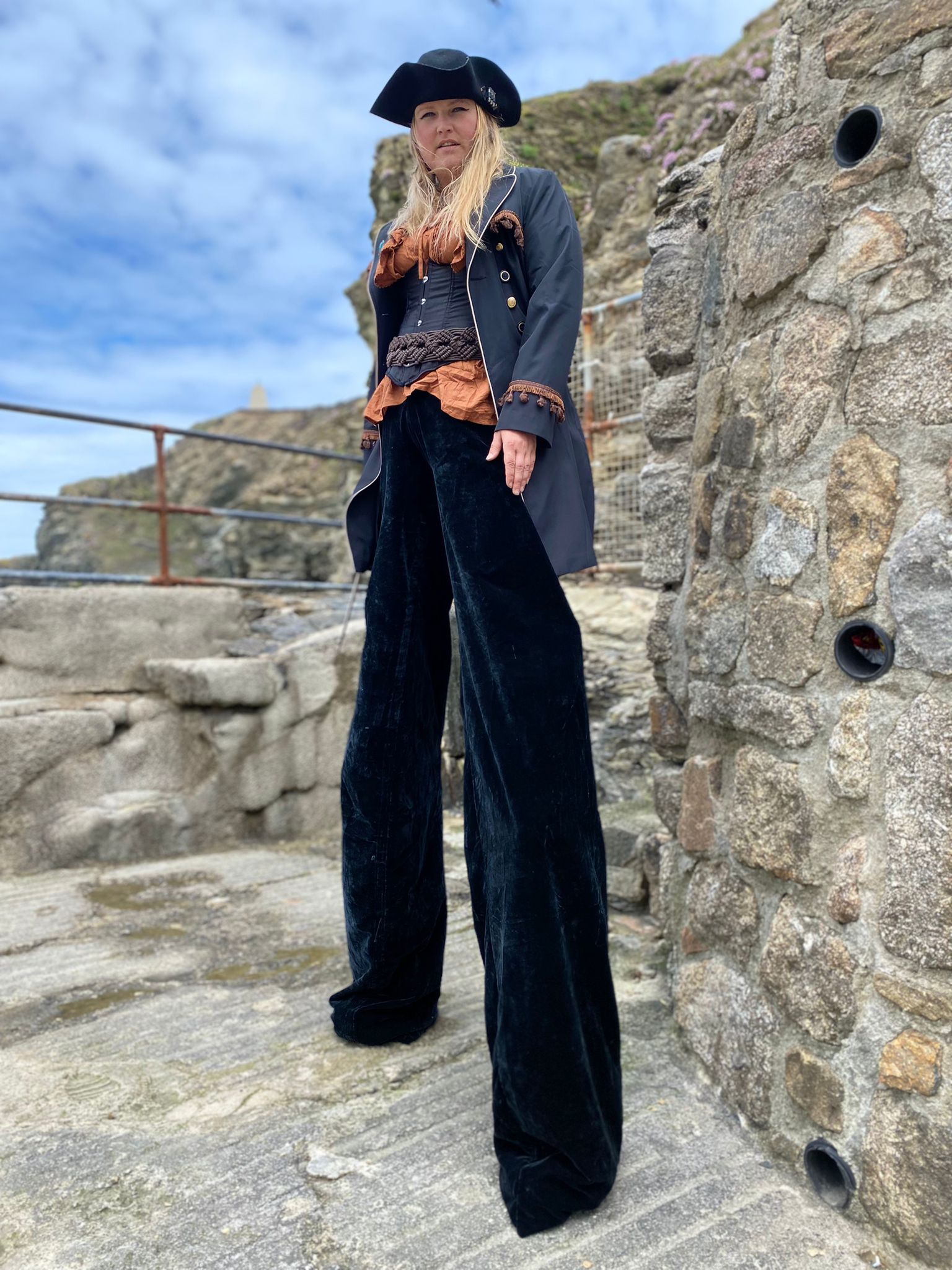 Stiltwalker: Priate, Walking Guard, Clown, Winter 