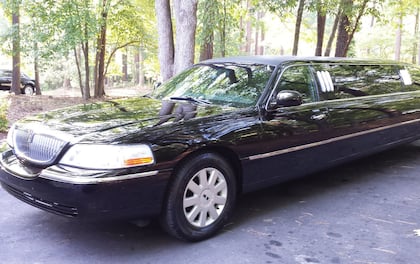 Sleek & Sophisticated 8-Seater Black Limo