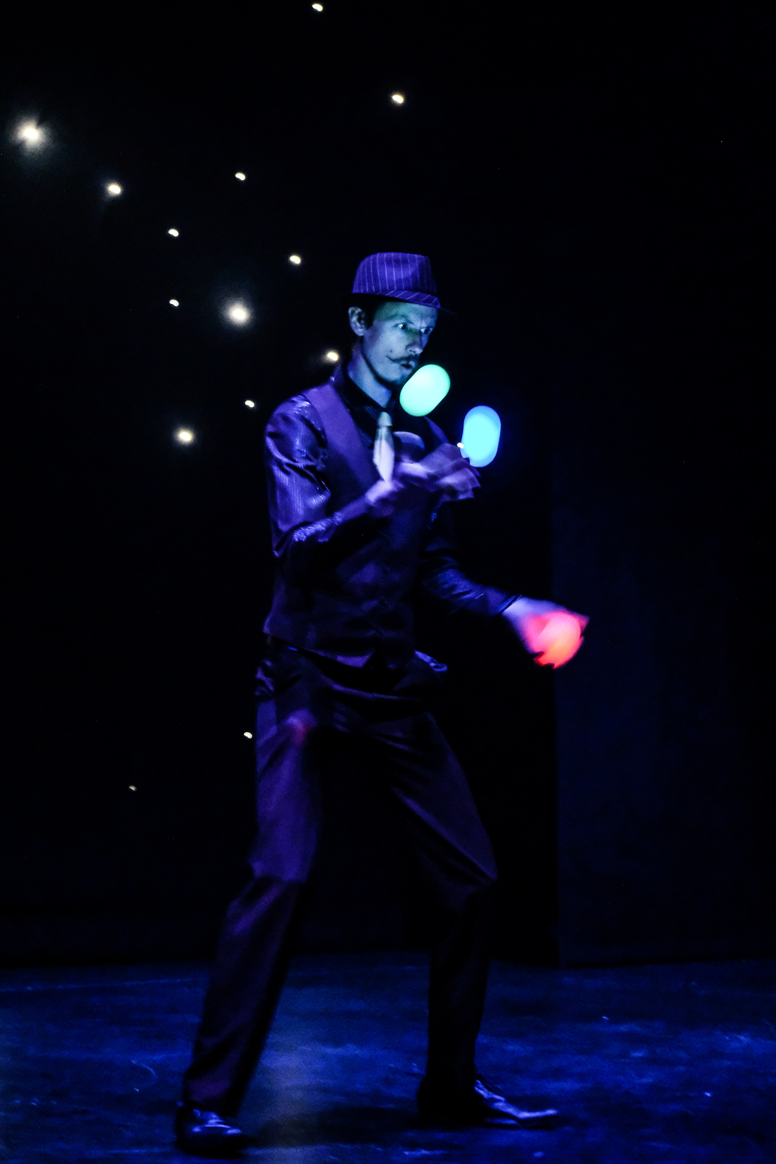 Roaming Juggler to Amaze Your Guests