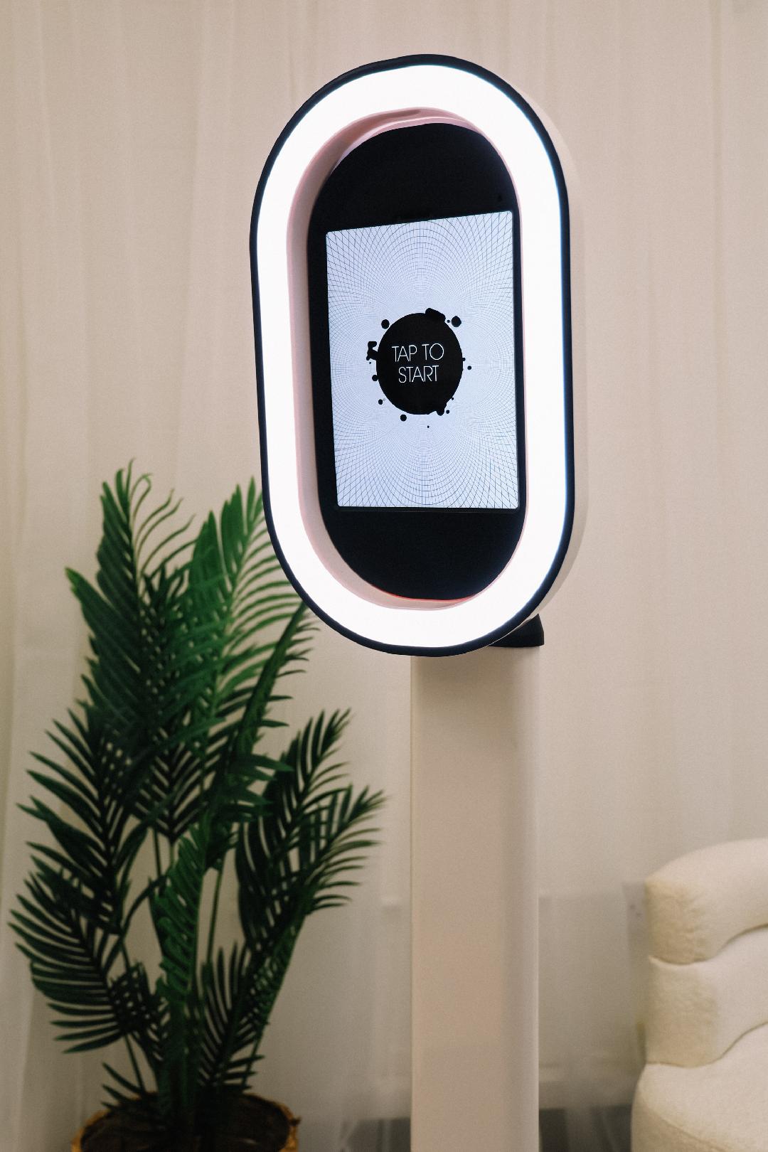 Luxury in Focus: The Opulance Photobooth Experience