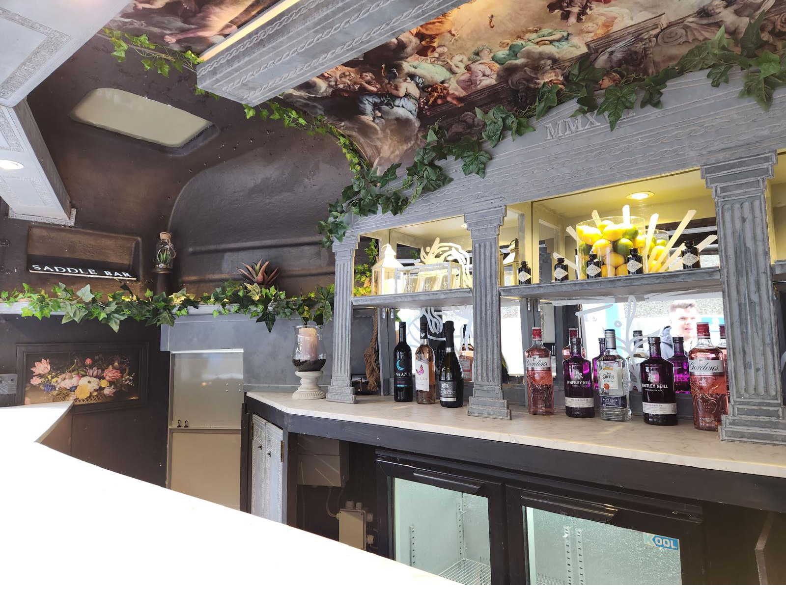 Fully Stocked & Classic Horsebox Cash Bar