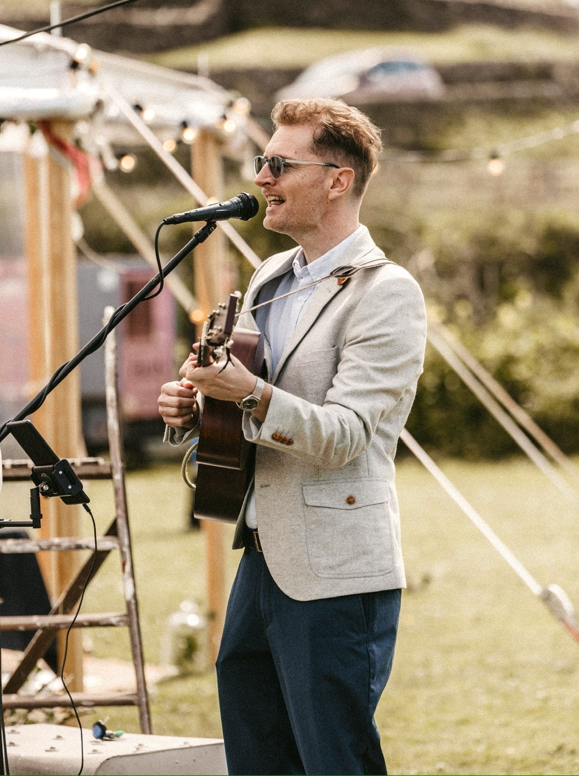 Professional Singing Guitarist Jeremy Johnson