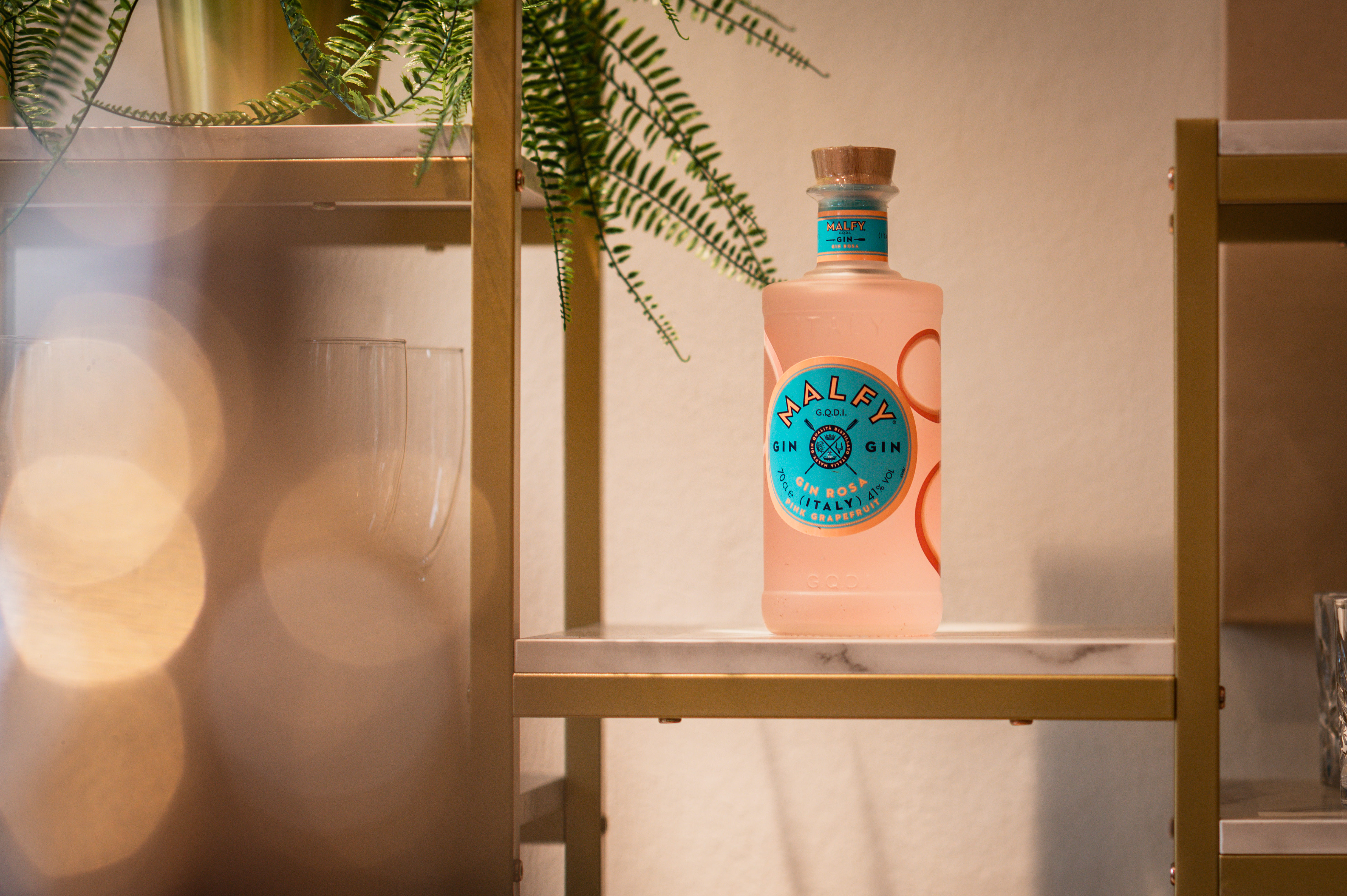 Beautiful Pop-Up Bar With Vast Menu Options