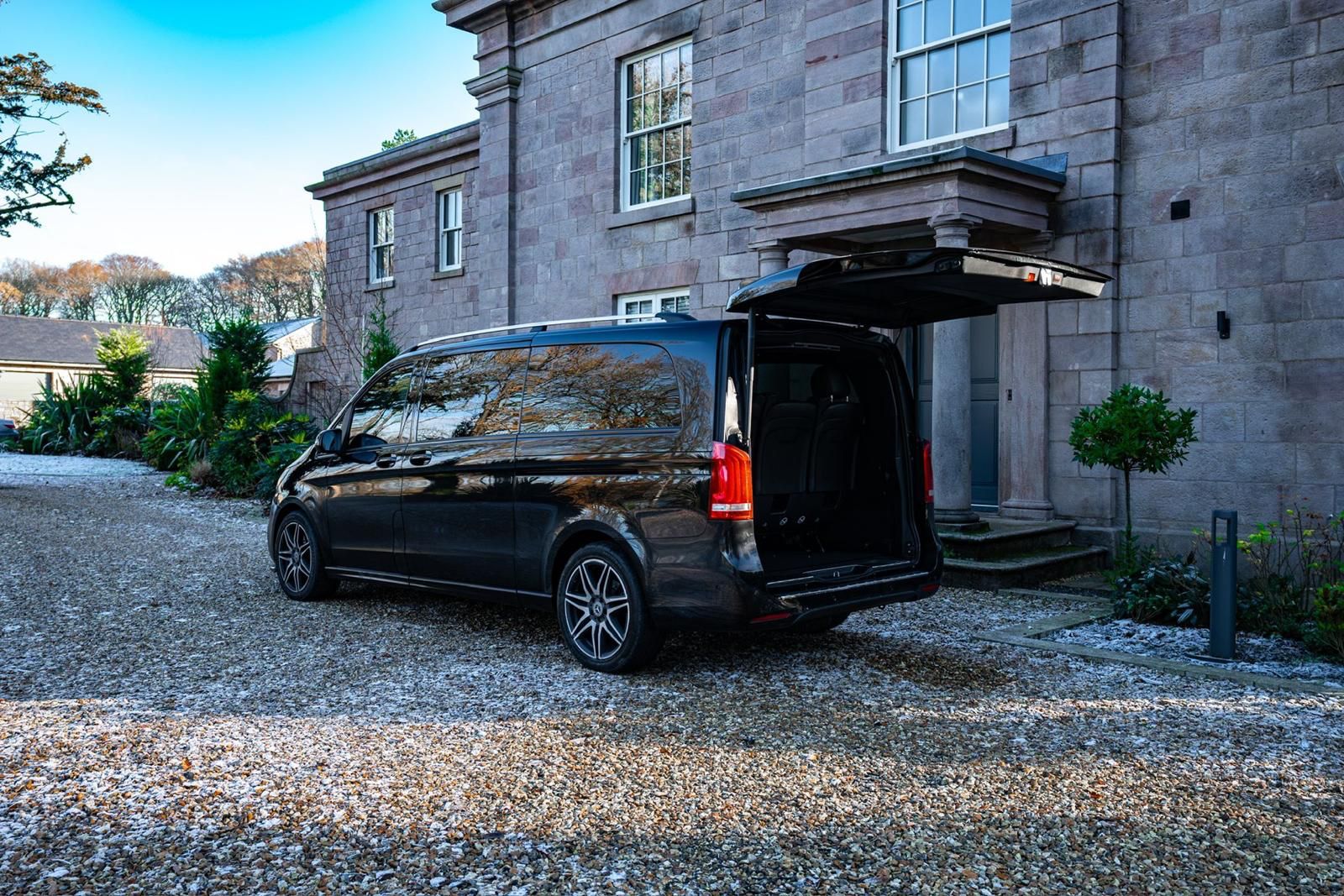 5-Seater Luxury Red Party Party Bus