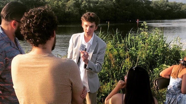 Close Up Magic Experience By Samuel