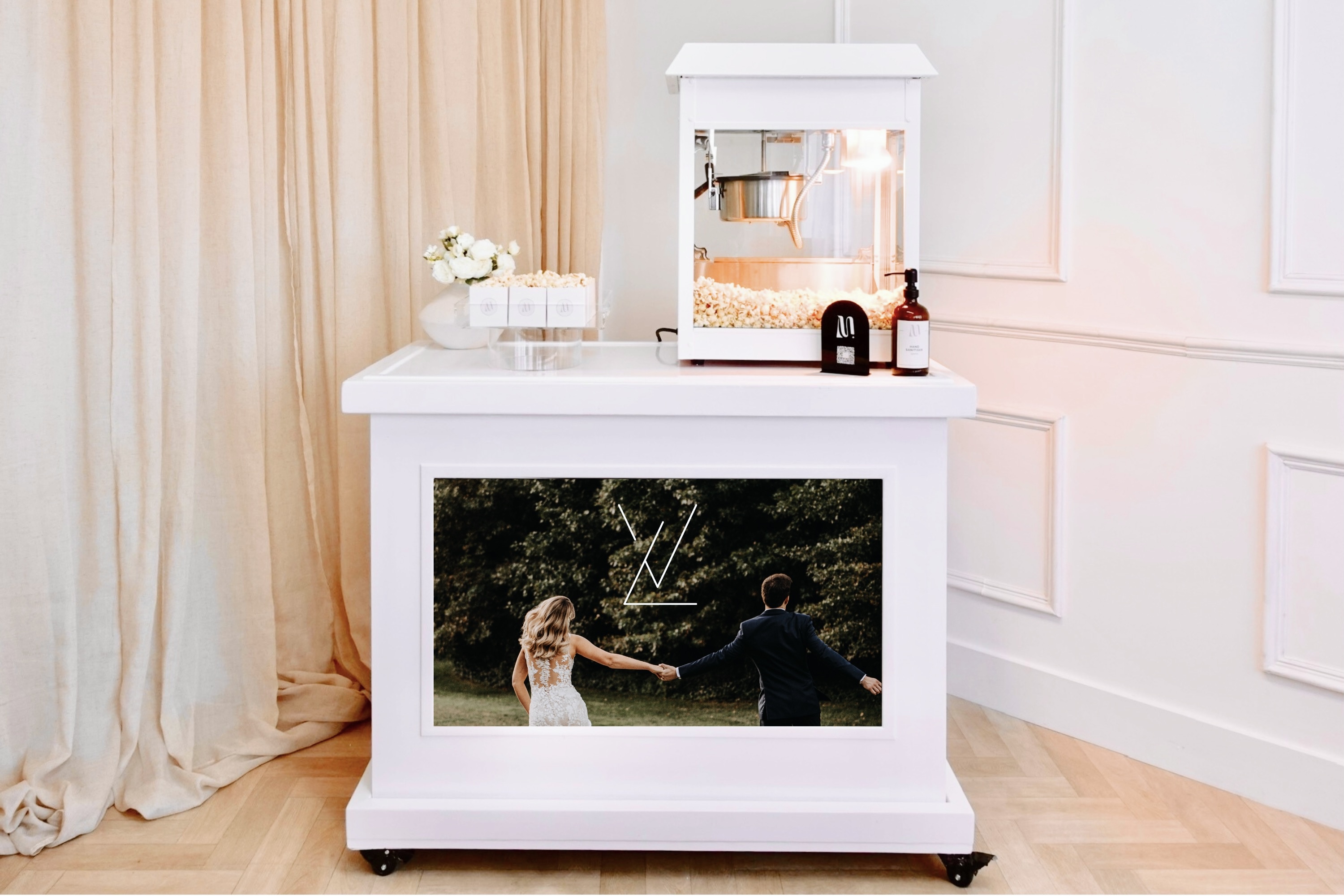 Popcorn Cart with Digital Screen for Personalisation