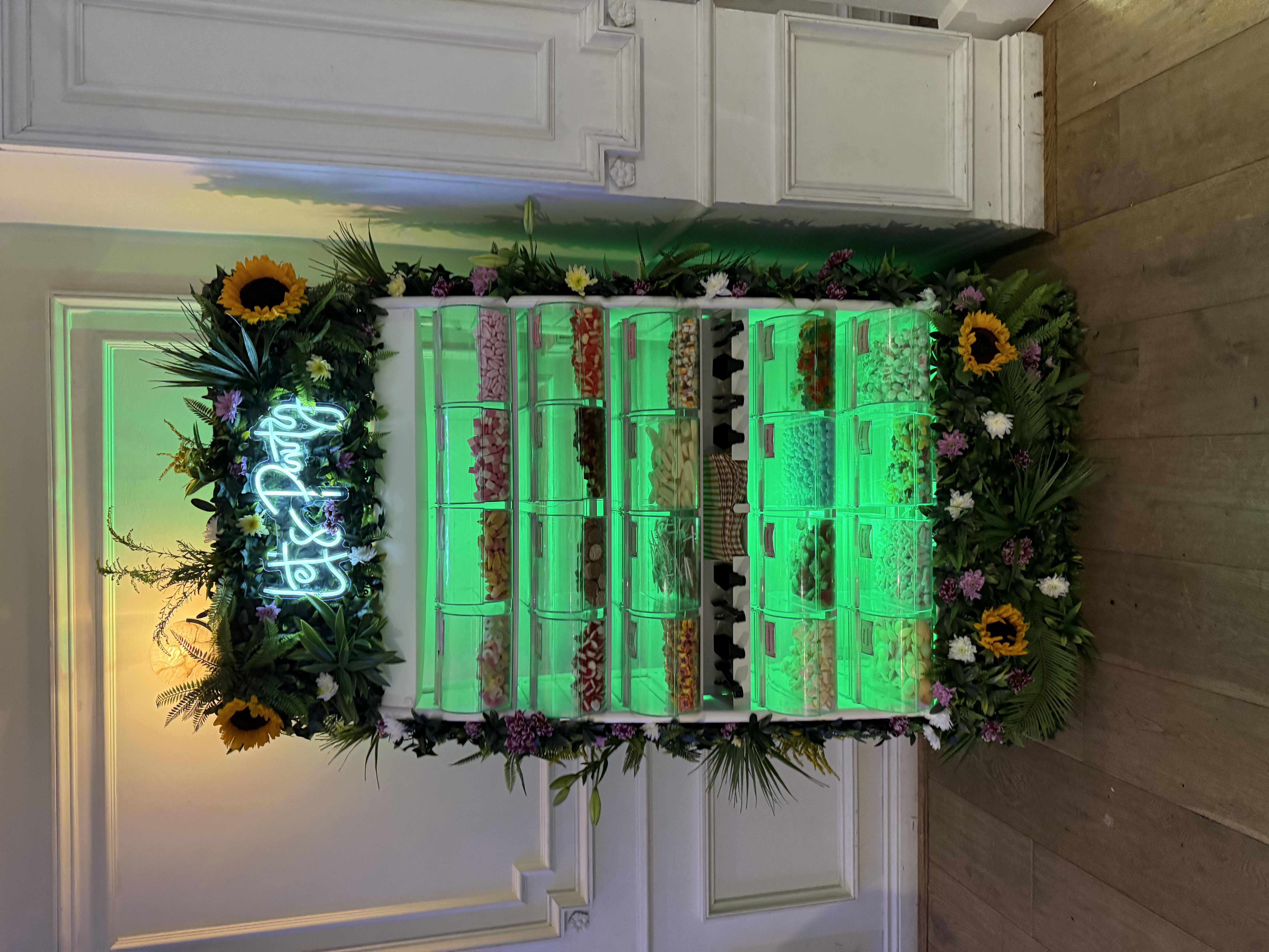 Unique Sweet Stand with Up to 20 Varieties of Treats