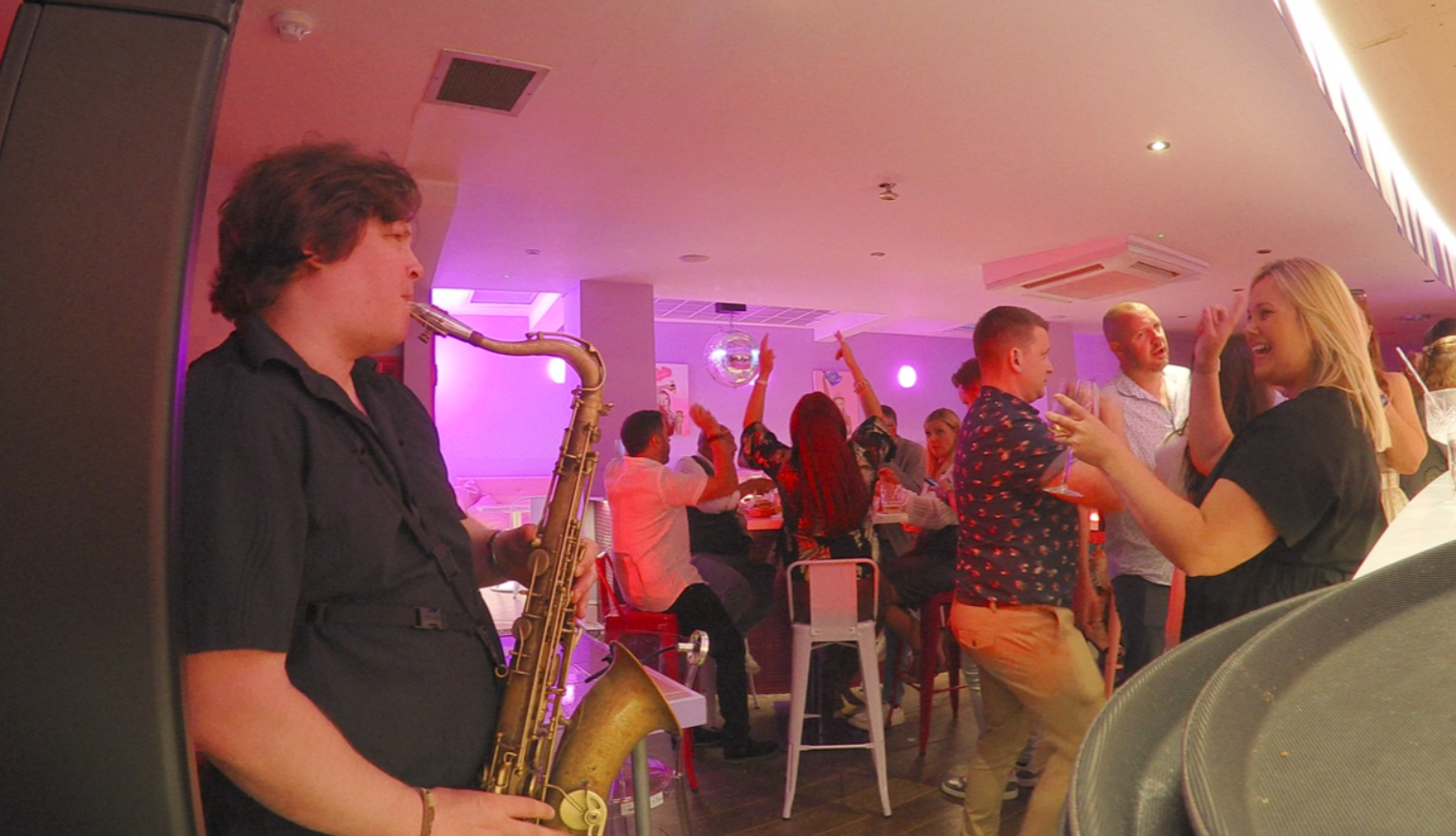 Unforgettable Premium Solo Saxophonist Dom