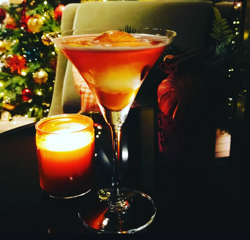 Mixologist Crafts Bespoke Cocktails for Unforgettable Events