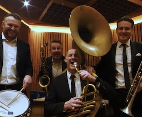 The Stray Horns - Roaming Brass Band