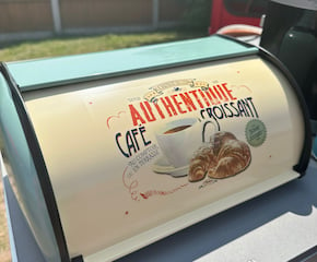 The Little Red Coffee Van Brings Aromatic Coffee Experience