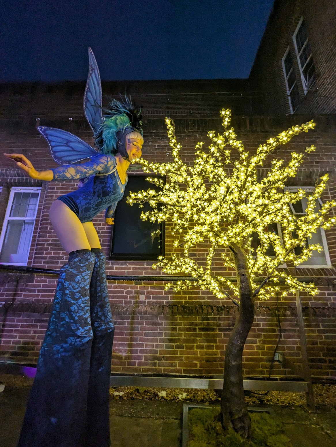 Eye-Catching Stilt Walkers That Are Impossible to Miss