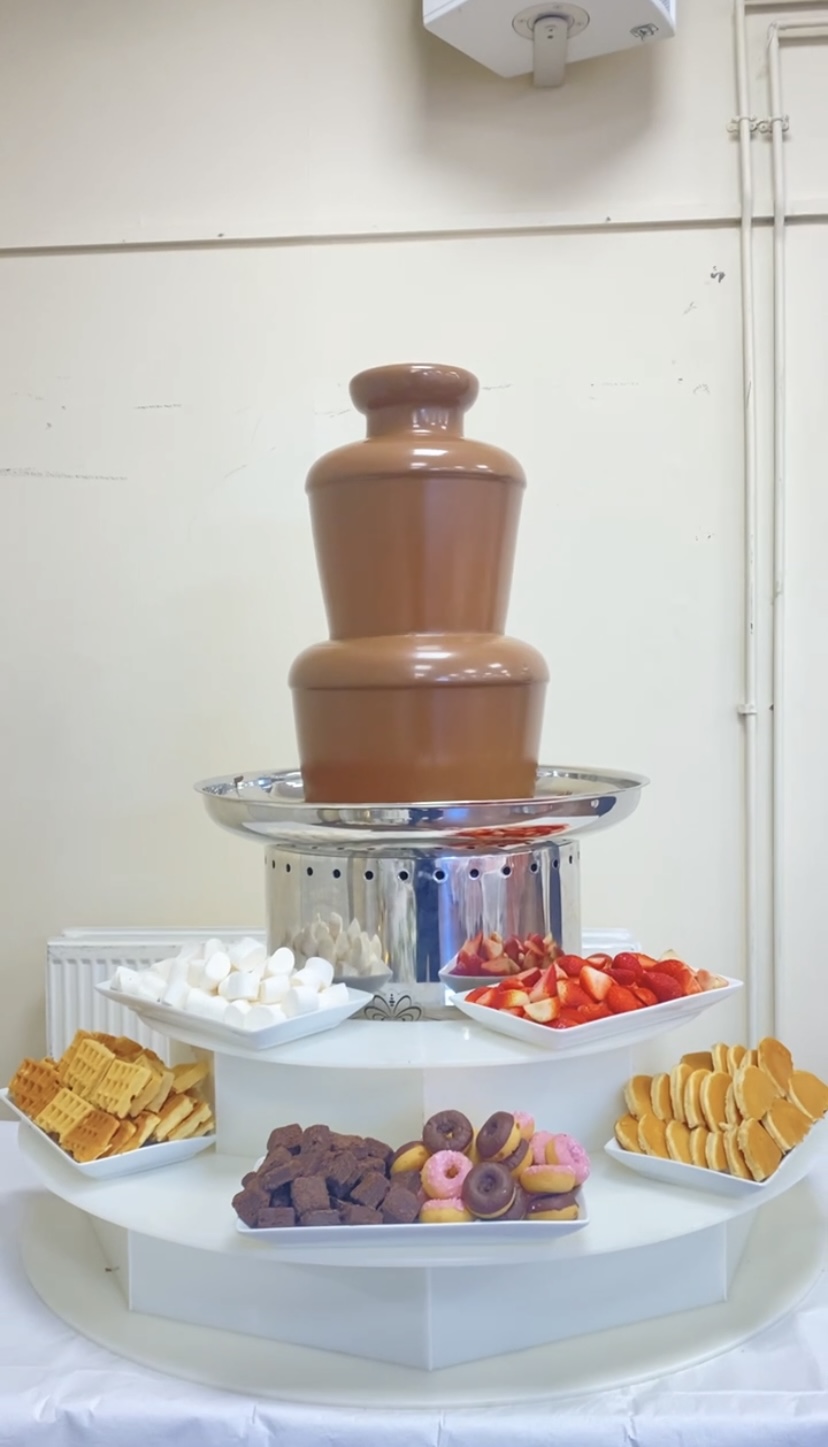 Flowing 5-Tier Fountain With Dips & Staff