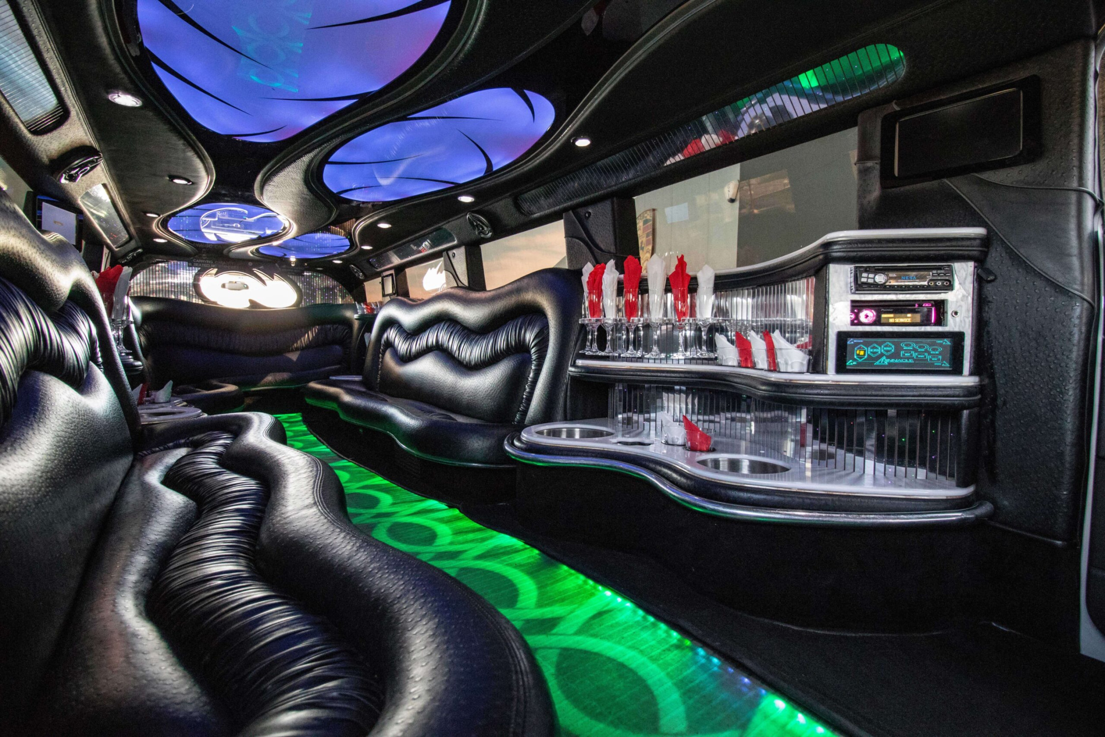 16-Seater White Hummer Limousine Perfect for Parties