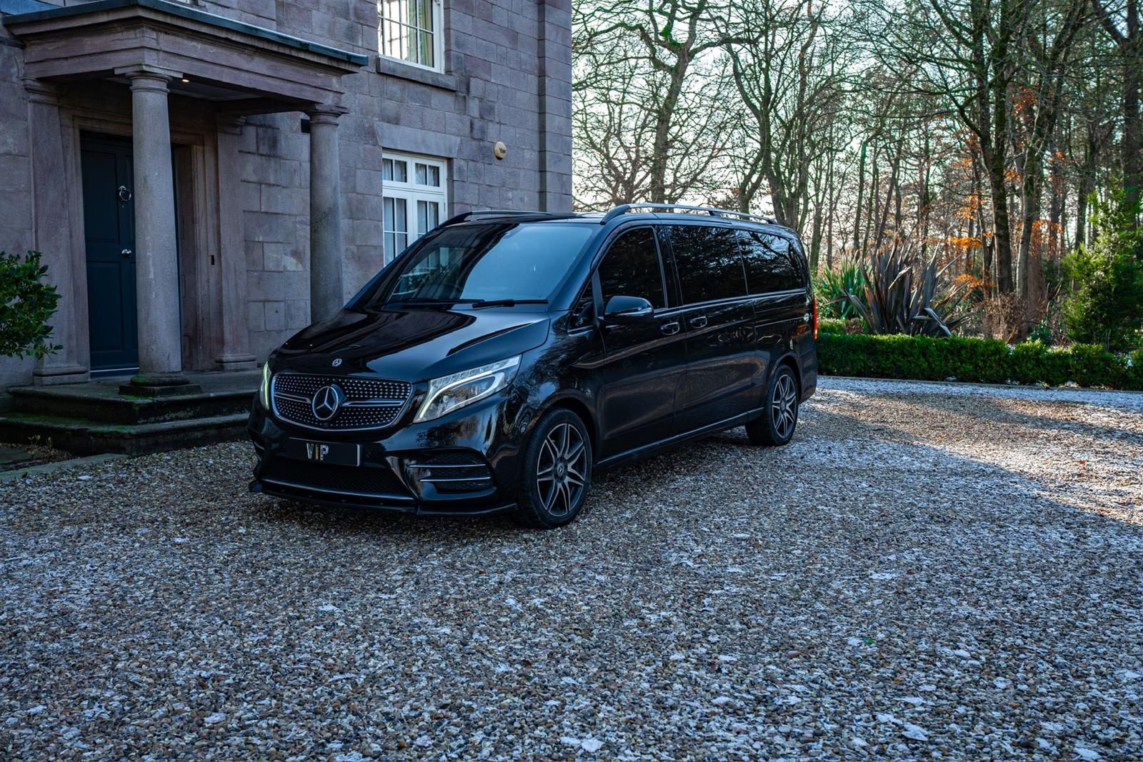 5-Seater Luxury Red Party Party Bus