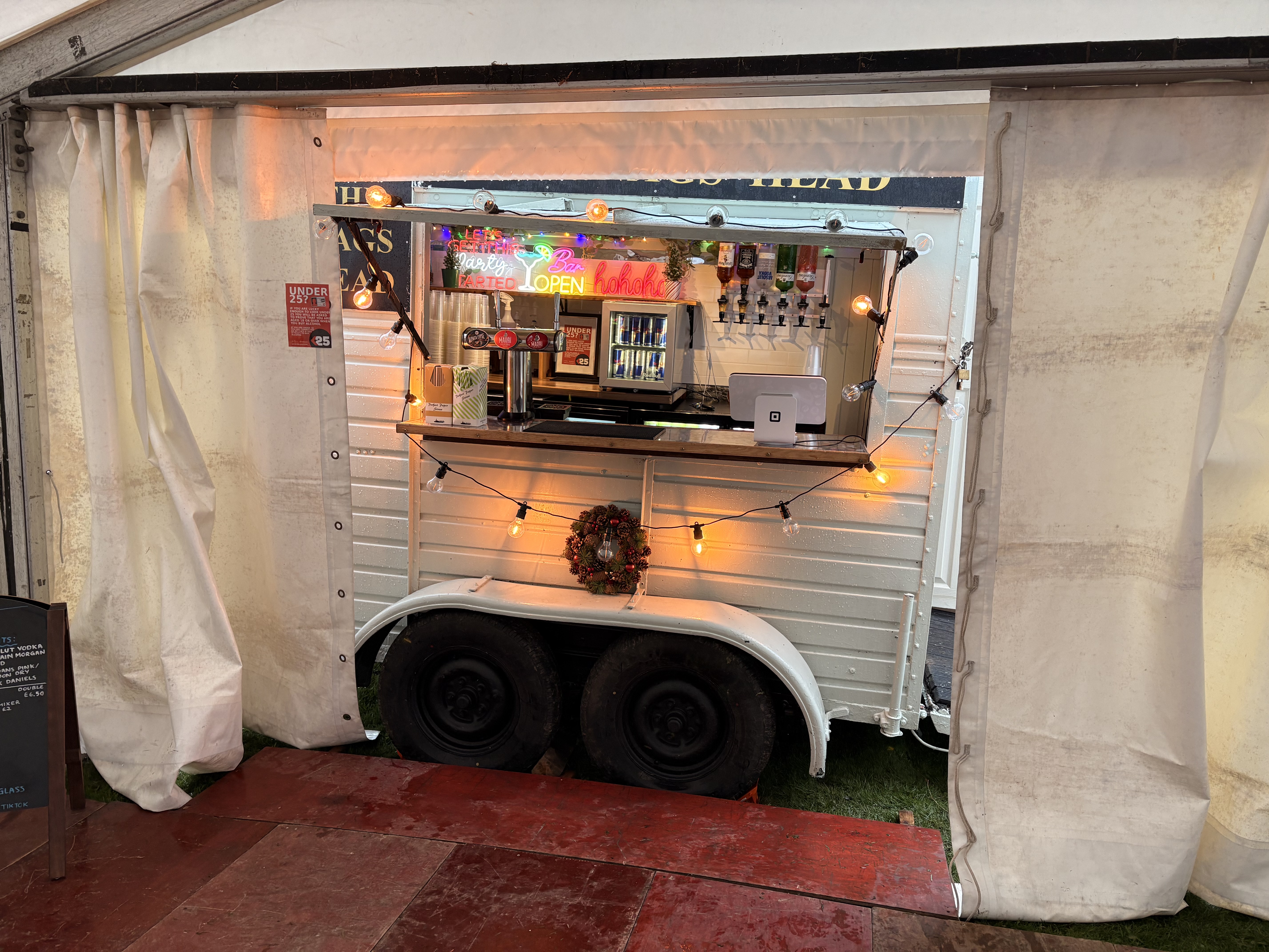 Fully Equipped Mobile Bar Bringing Great Drinks & Great Energy