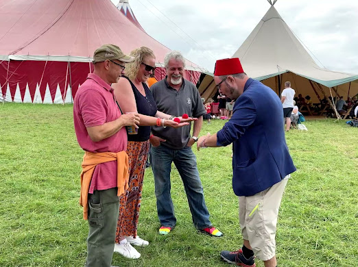 Comedy Close-Up Magician for Weddings, Parties & Events