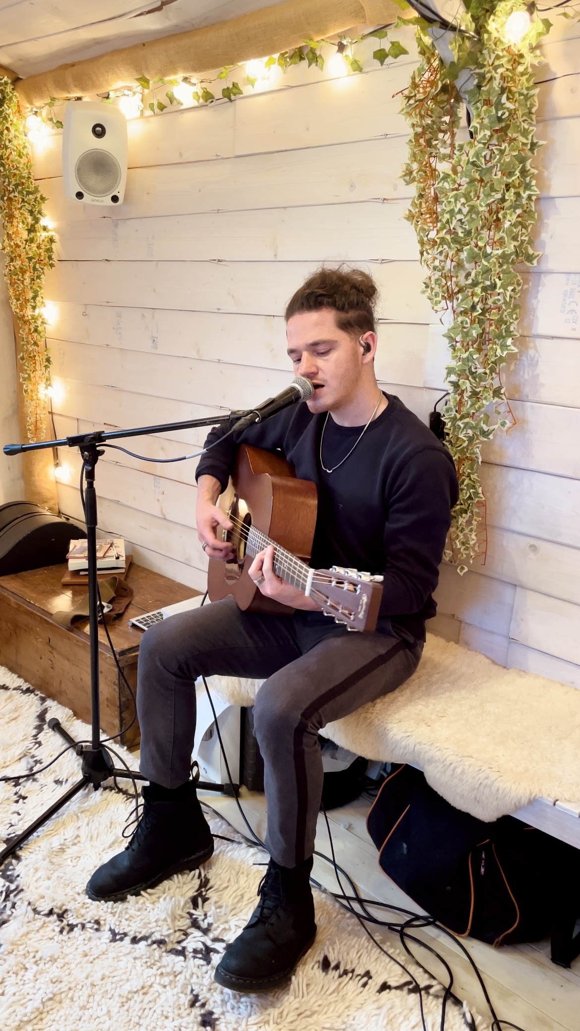 'Genre Fluid' Singing Guitarist Brings High Energy to Acoustic World