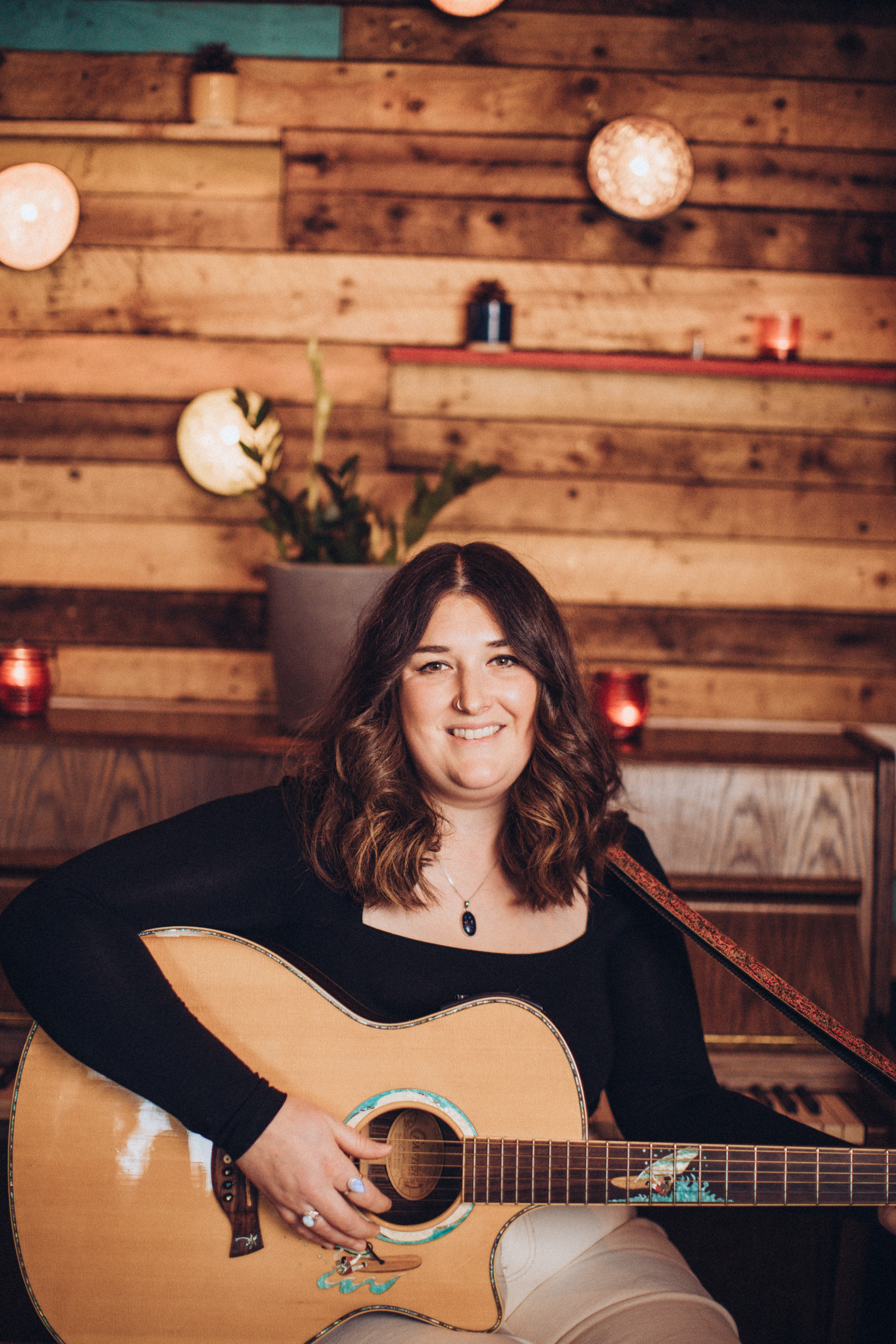 Isobel - Covers Singer & Guitarist 