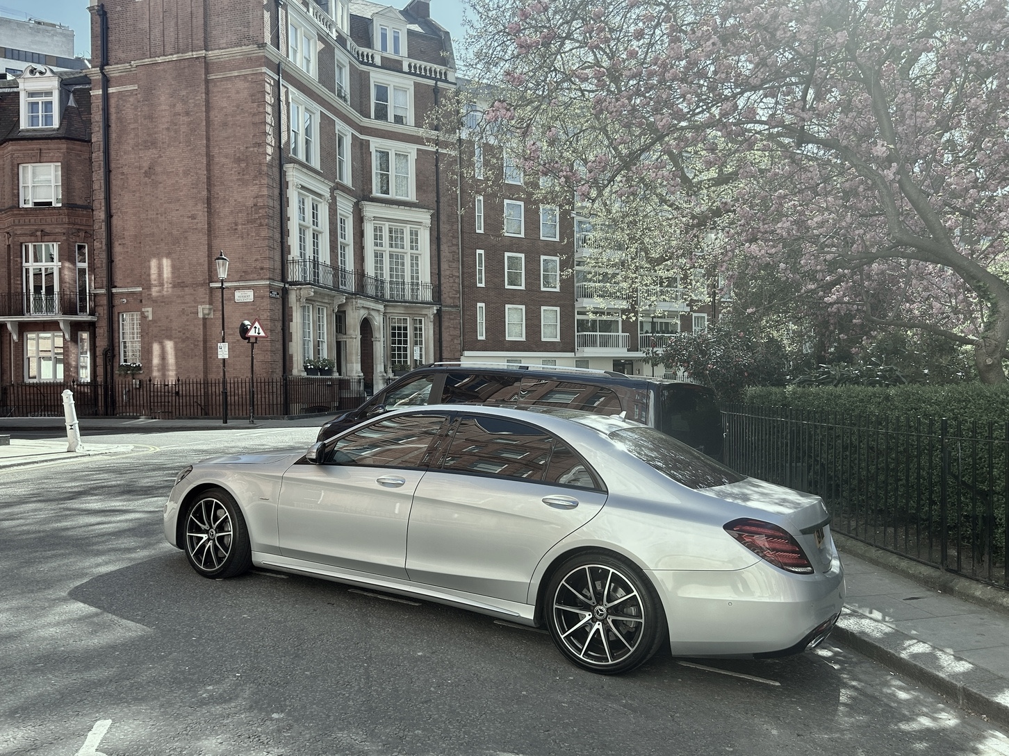 Luxury Chauffeur Driven Mercedes-Benz S350L Amg