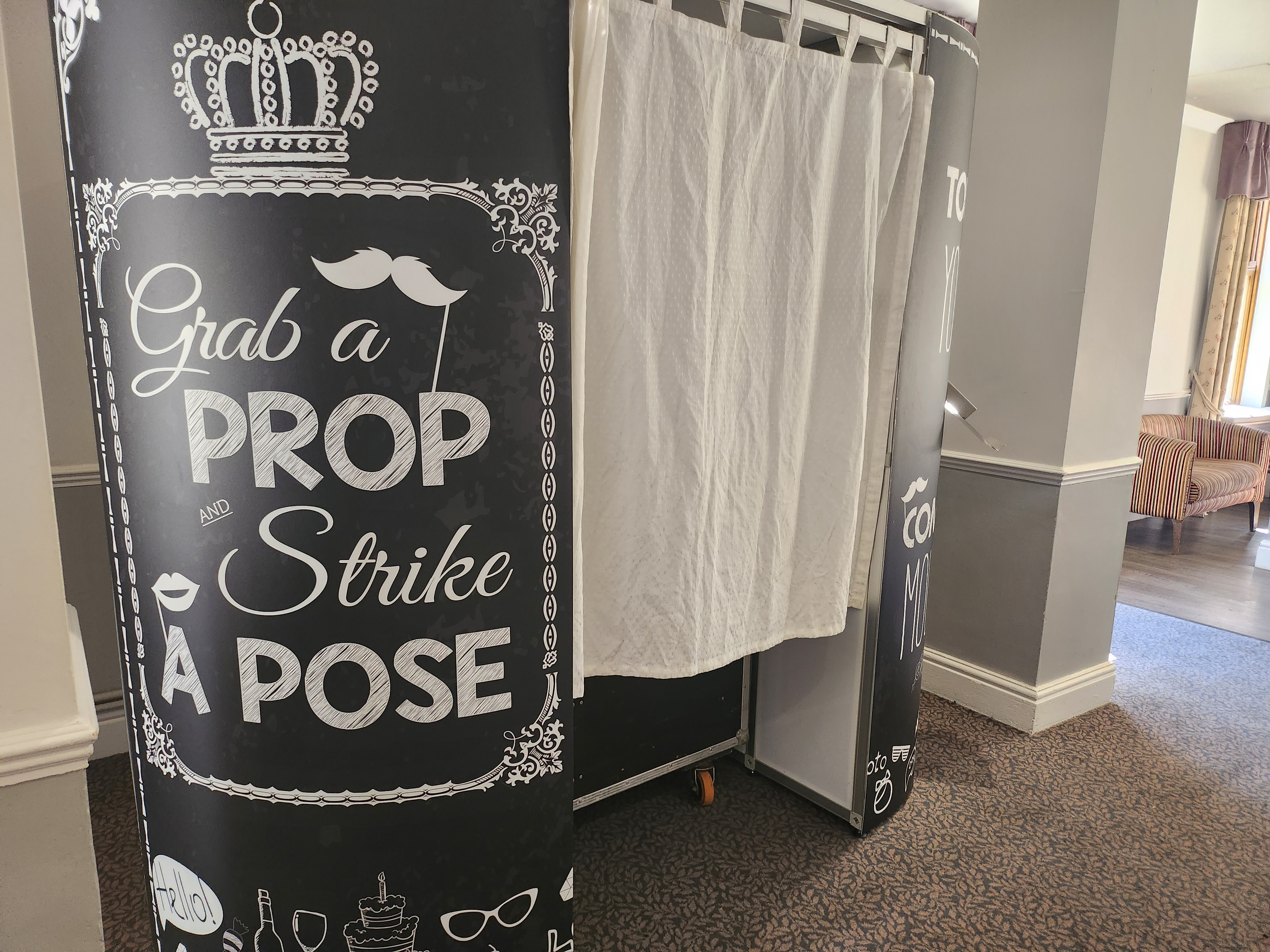 Enclosed Photo Booth That Brings Joy & Fun To Your Day