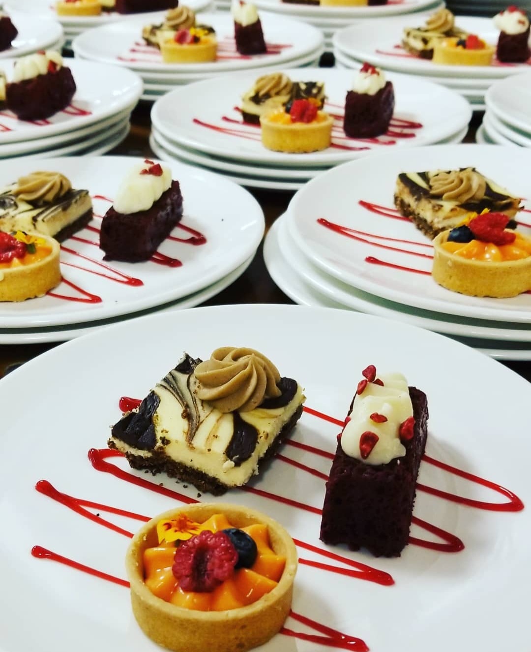 British 3-Course 'Taste Of Summer Menu' With Dessert Assiette