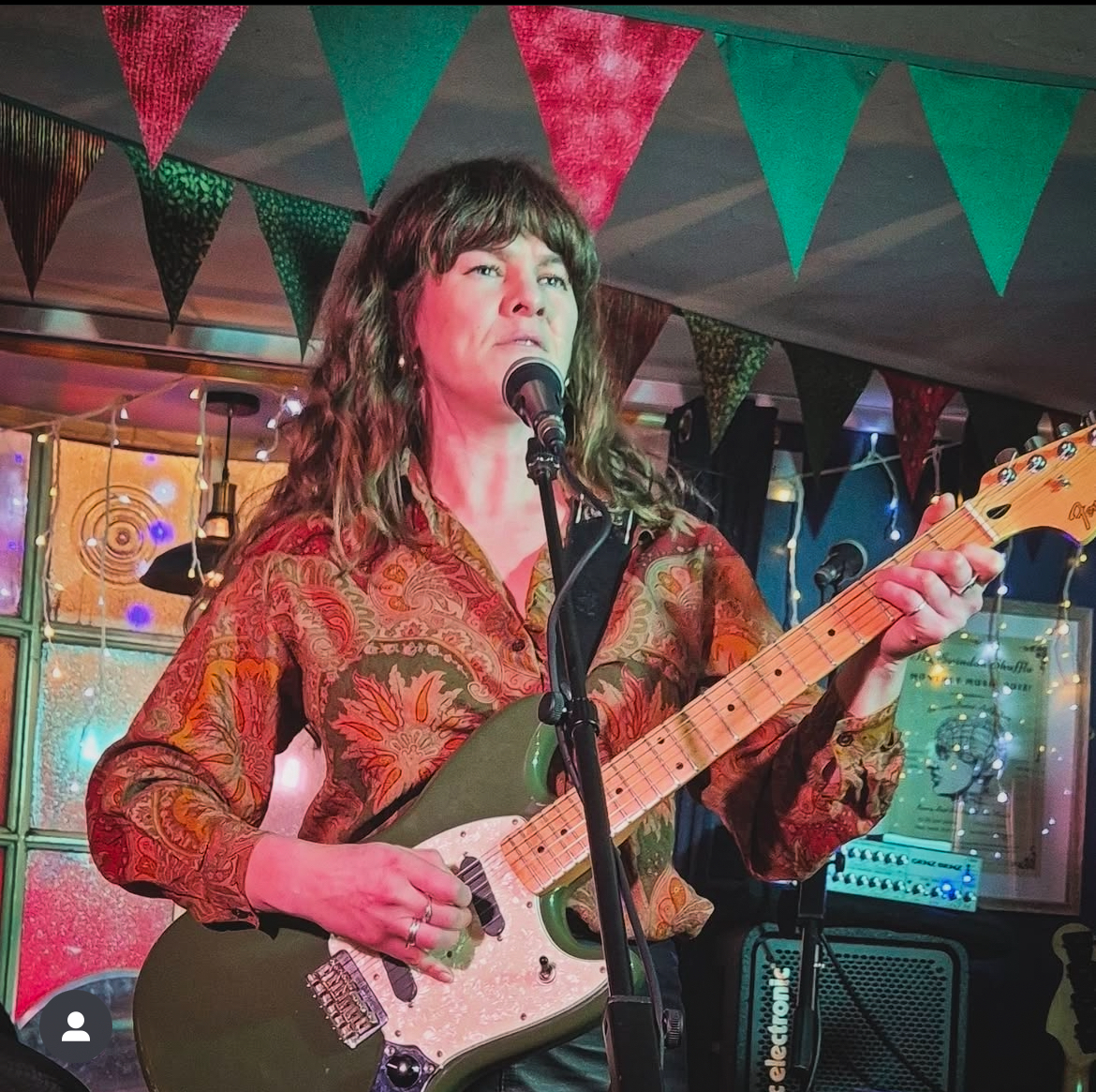 Soulful & Warm Singer-Guitarist Elly Hopkins Plays an Eclectic Mix