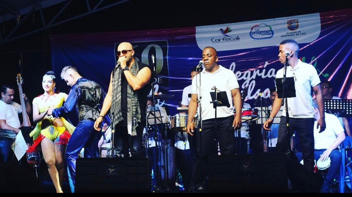 Best Salsa Singer & Latin Band 'Robin Del Castillo'