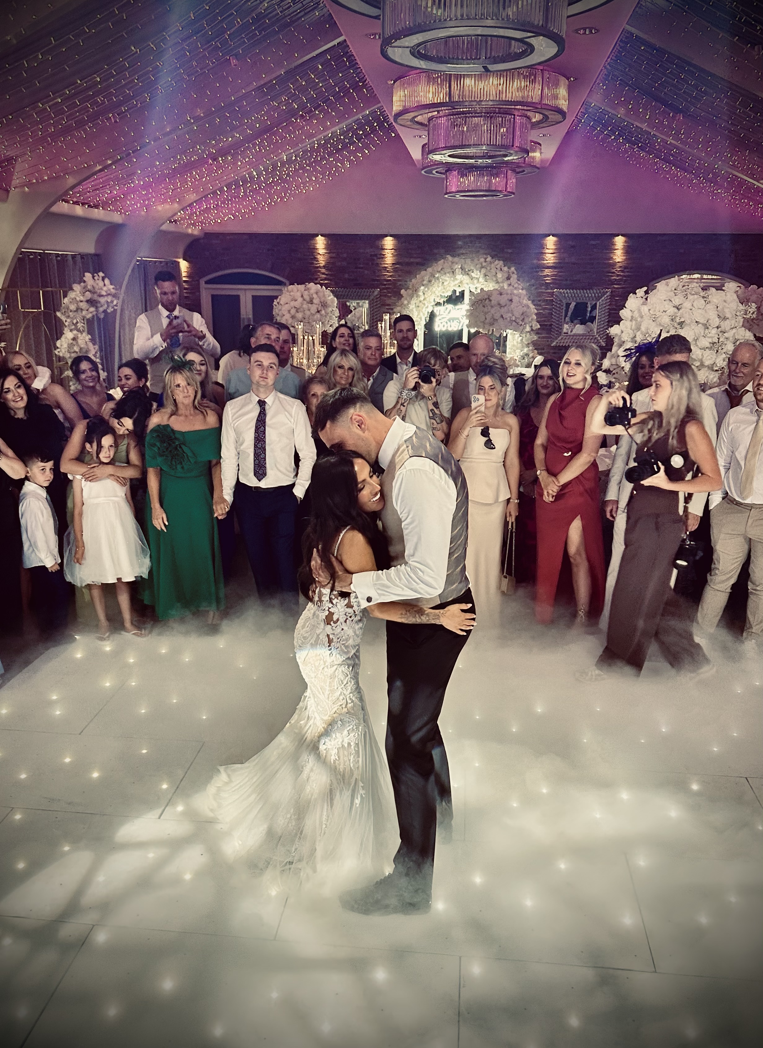 Top-Rated Wedding & Event DJ – Expert Mixing & Big-Night V