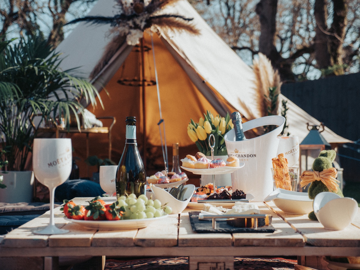 Bell Tent & Stylish Picnic Set Up Perfect for Garden Parties & Hen Do's