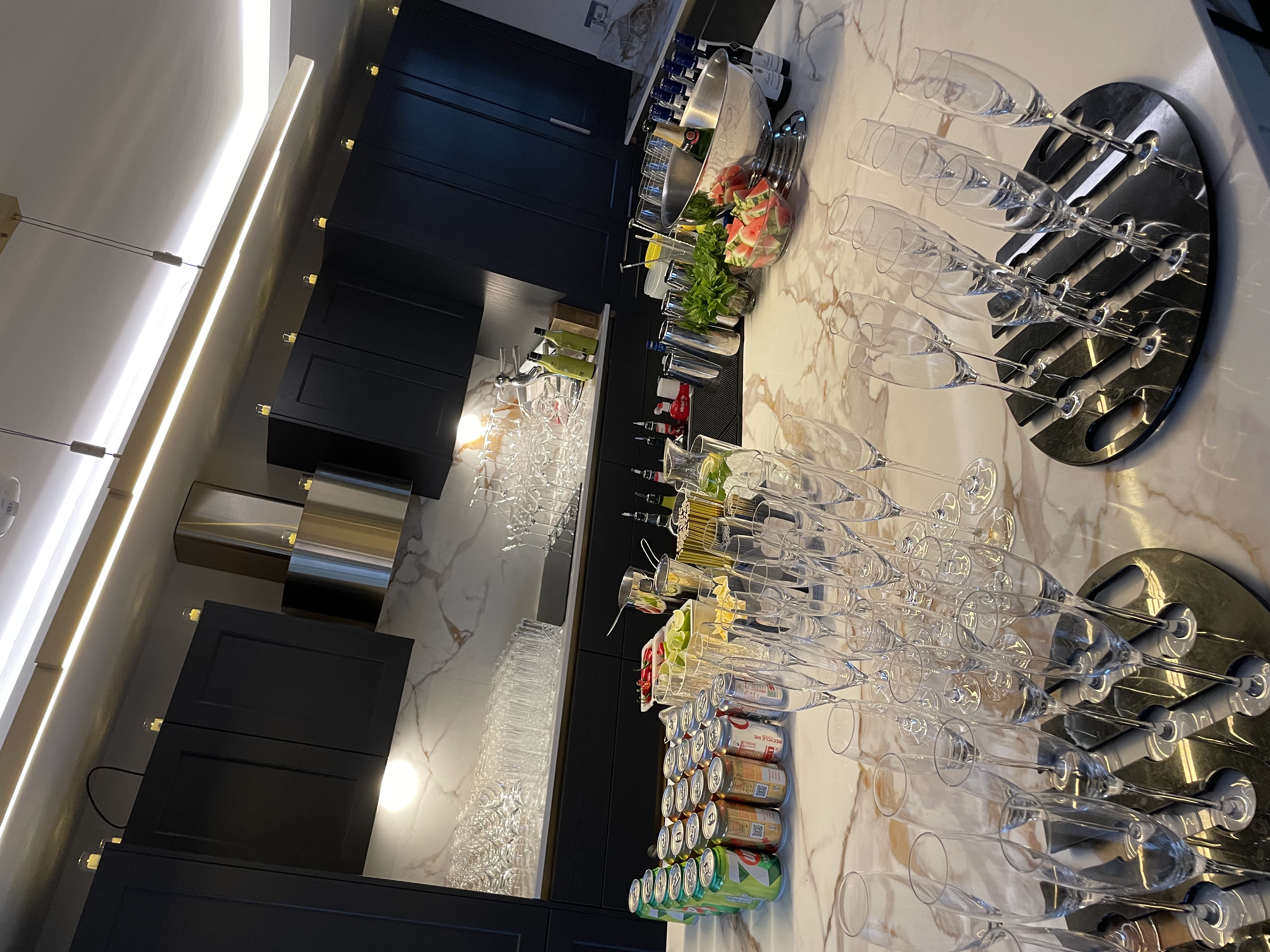 Elite Pour Perfection: Transform Your Event with Premier Mixologists