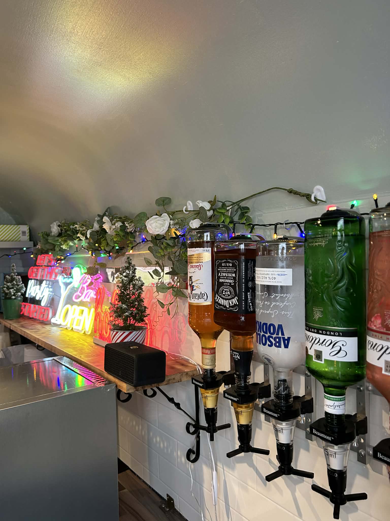 Fully Equipped Mobile Bar Bringing Great Drinks & Great Energy