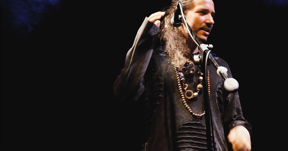 Captivating Celtic Funk & Rock Looping Solo Artist The Vanabond