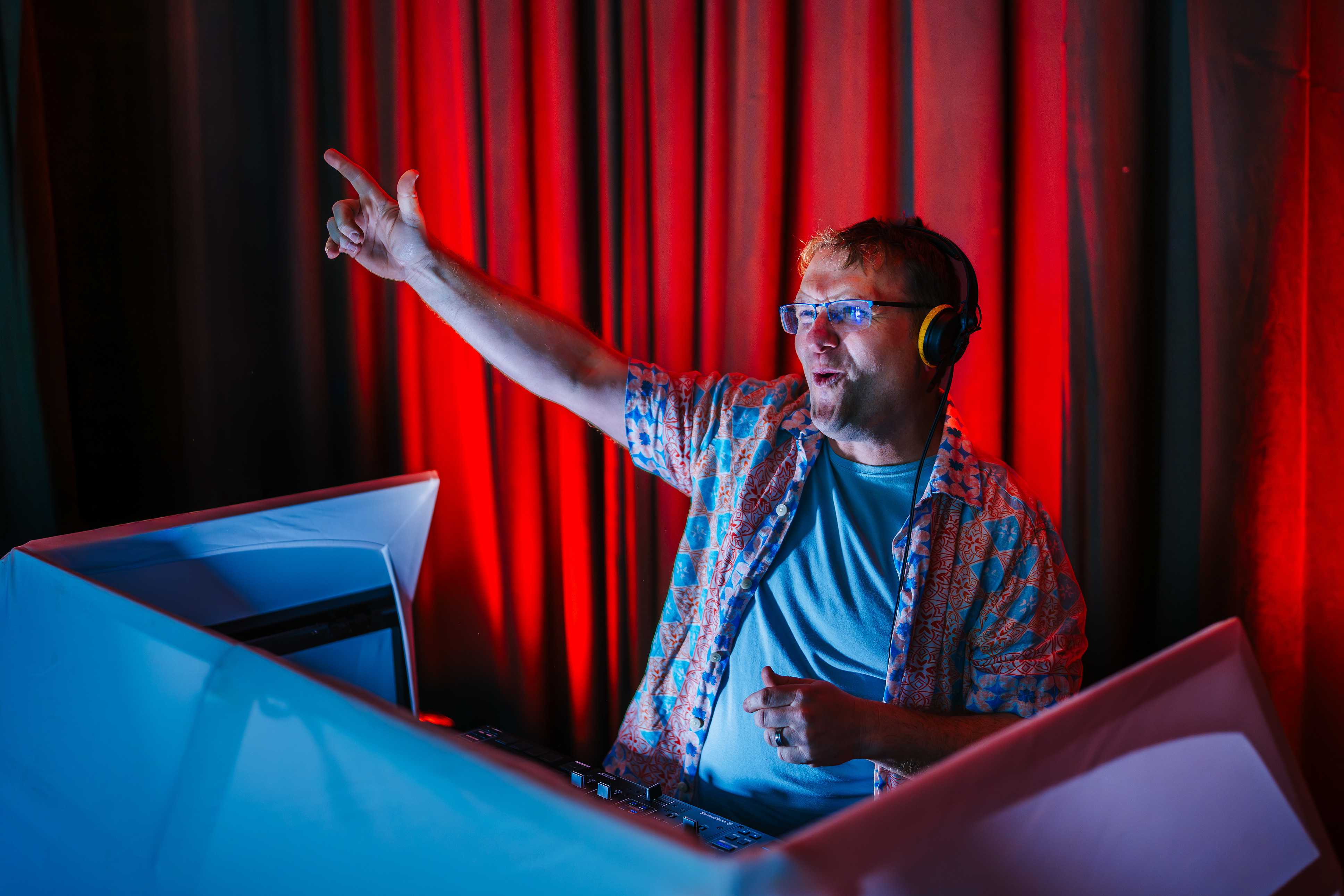 DJ Mobile Disco & Entertainment 20 Years Experience 