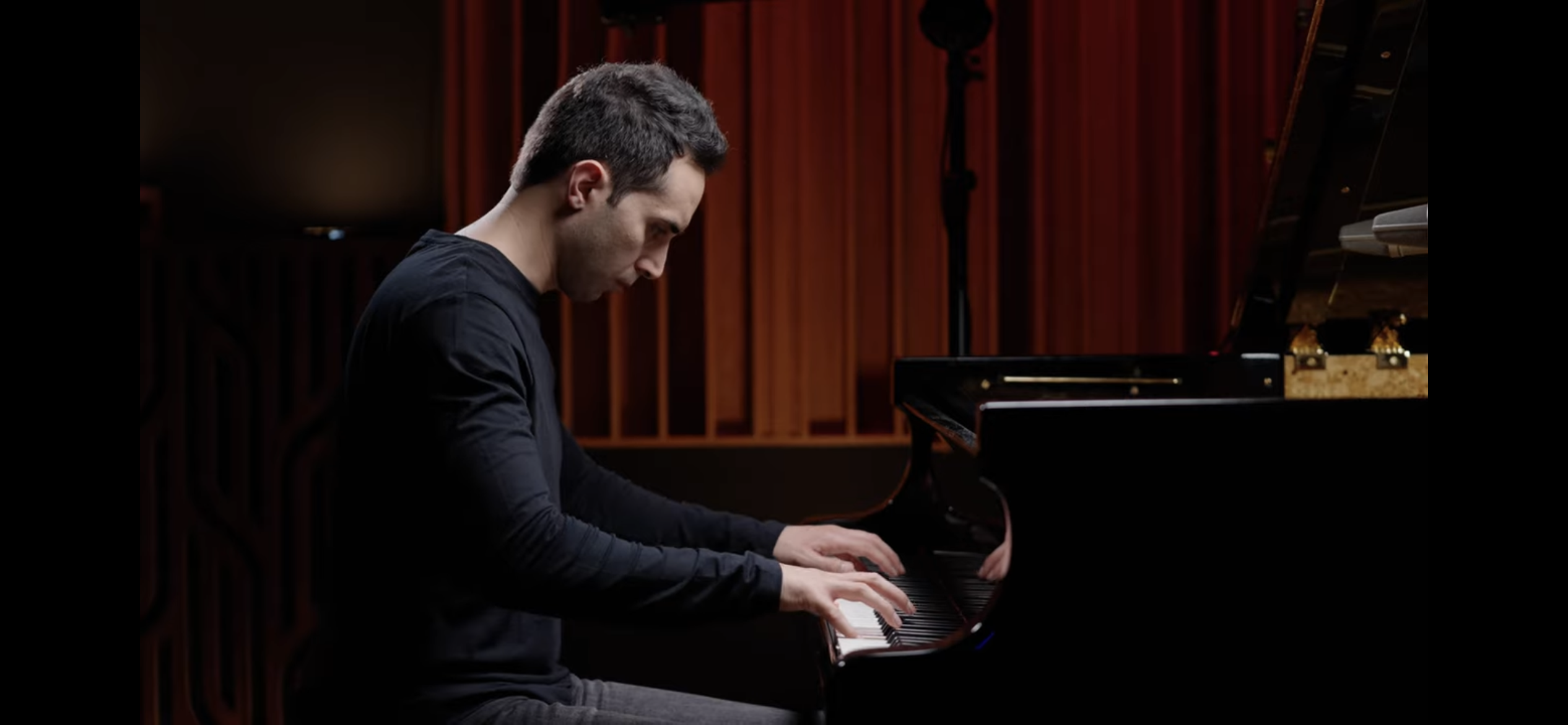 Sophistication in Every Note: The Perfect Pianist for Your Event