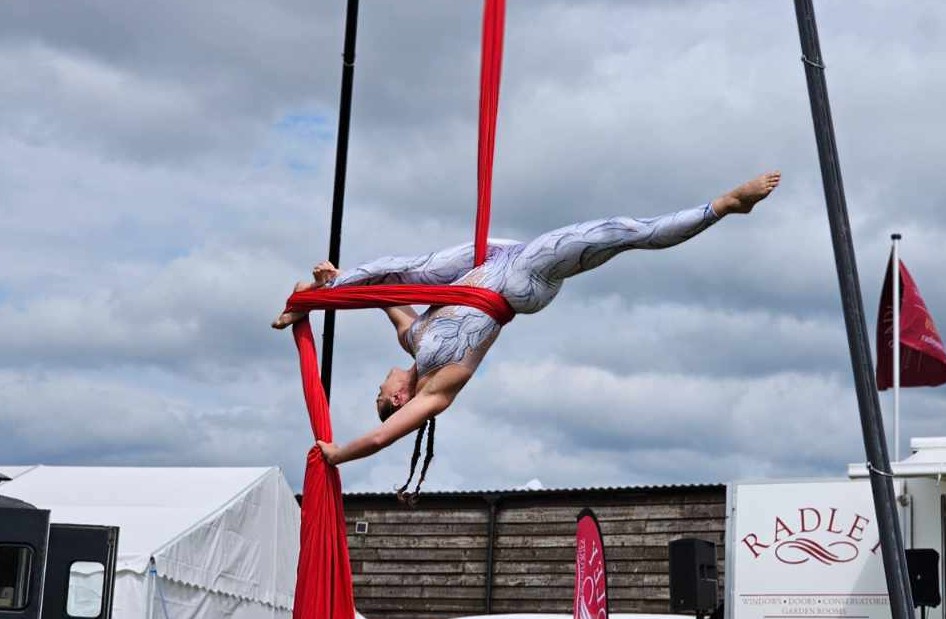 Defying Gravity: The Ultimate Aerial Spectacle✨