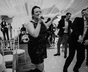 Award winning Wedding and Event singer, matching your vibe perfectly