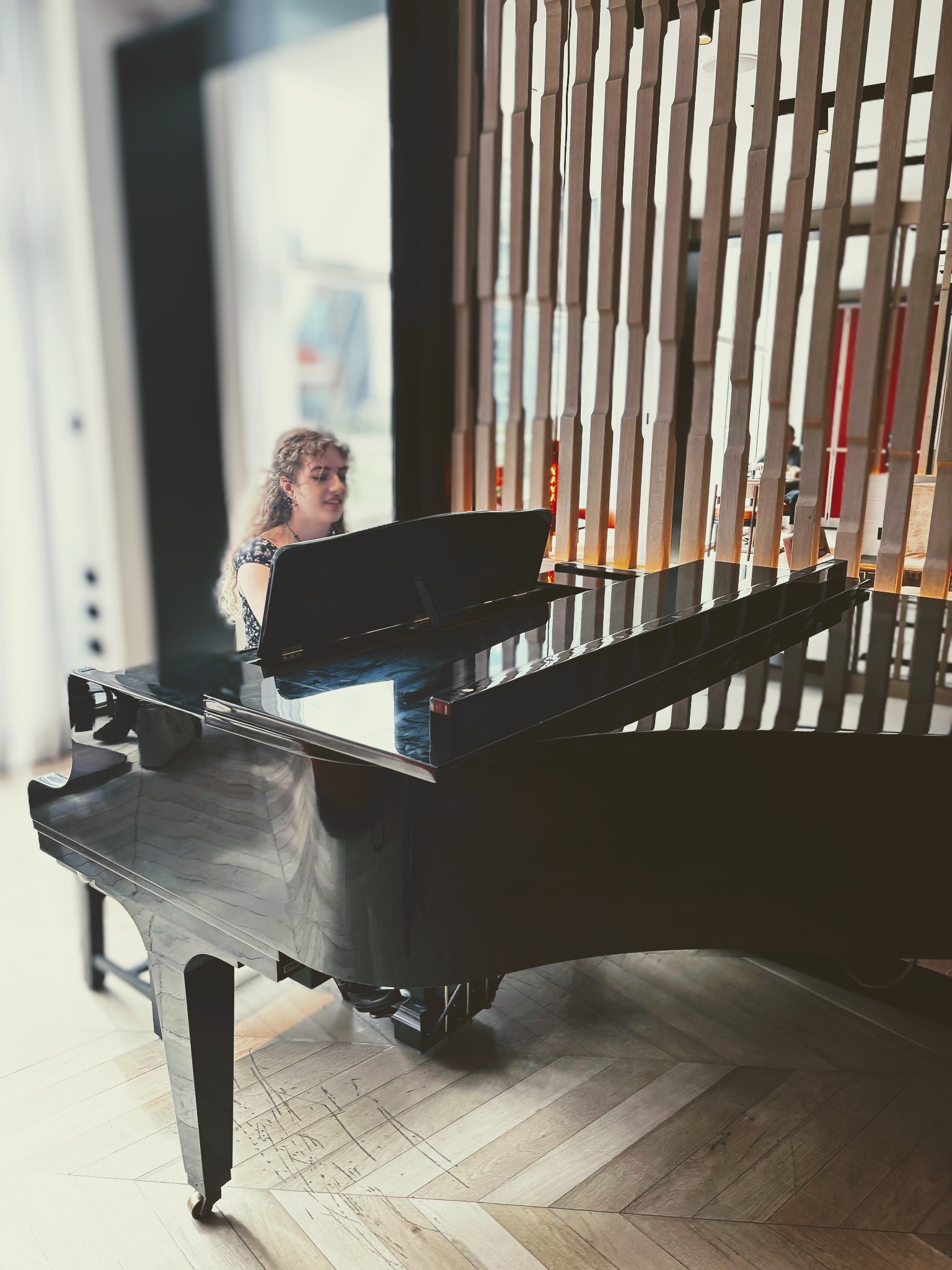 Singer Songwriter Pianist Freya