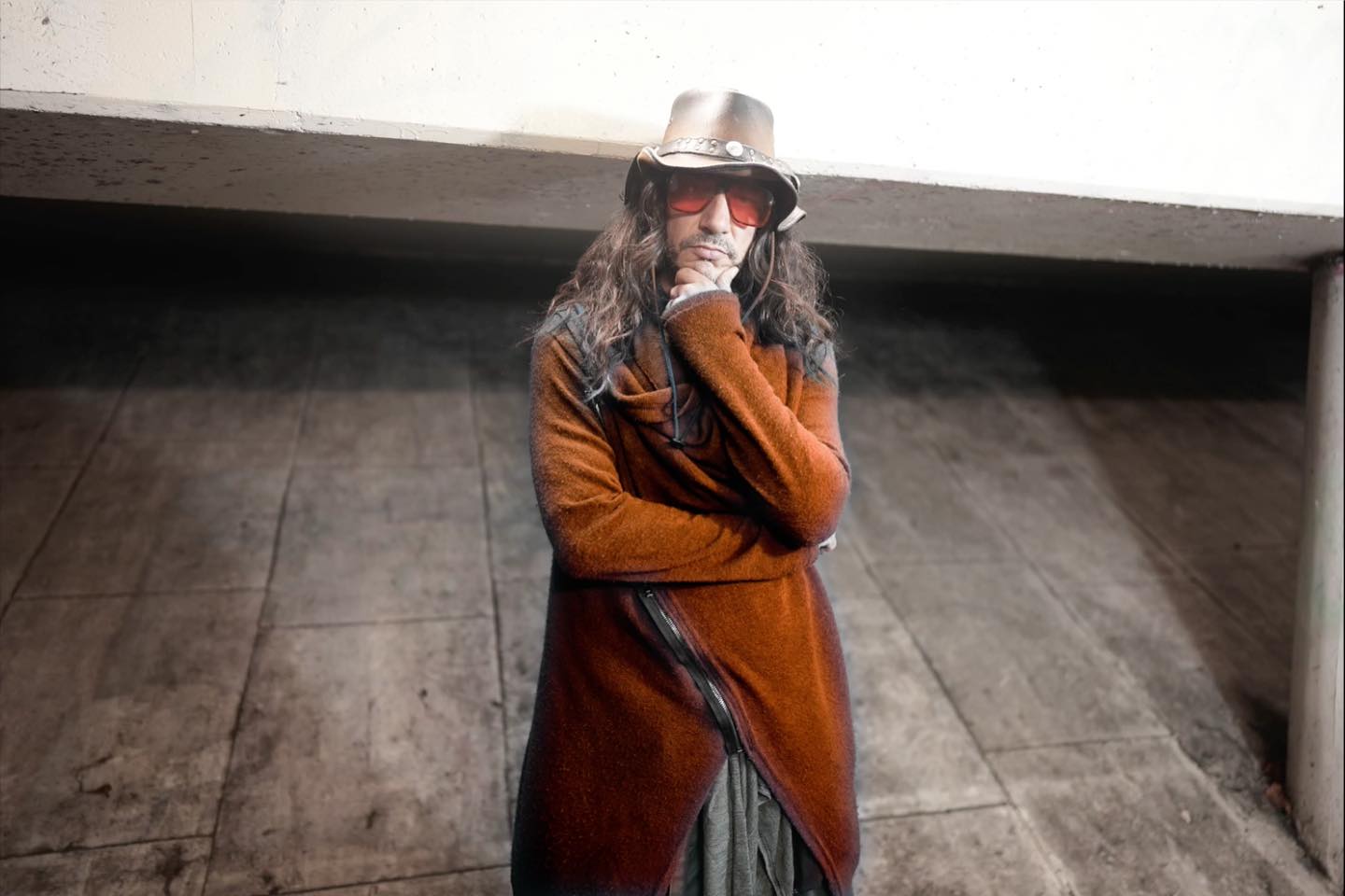 Captivating Celtic Funk & Rock Looping Solo Artist The Vanabond