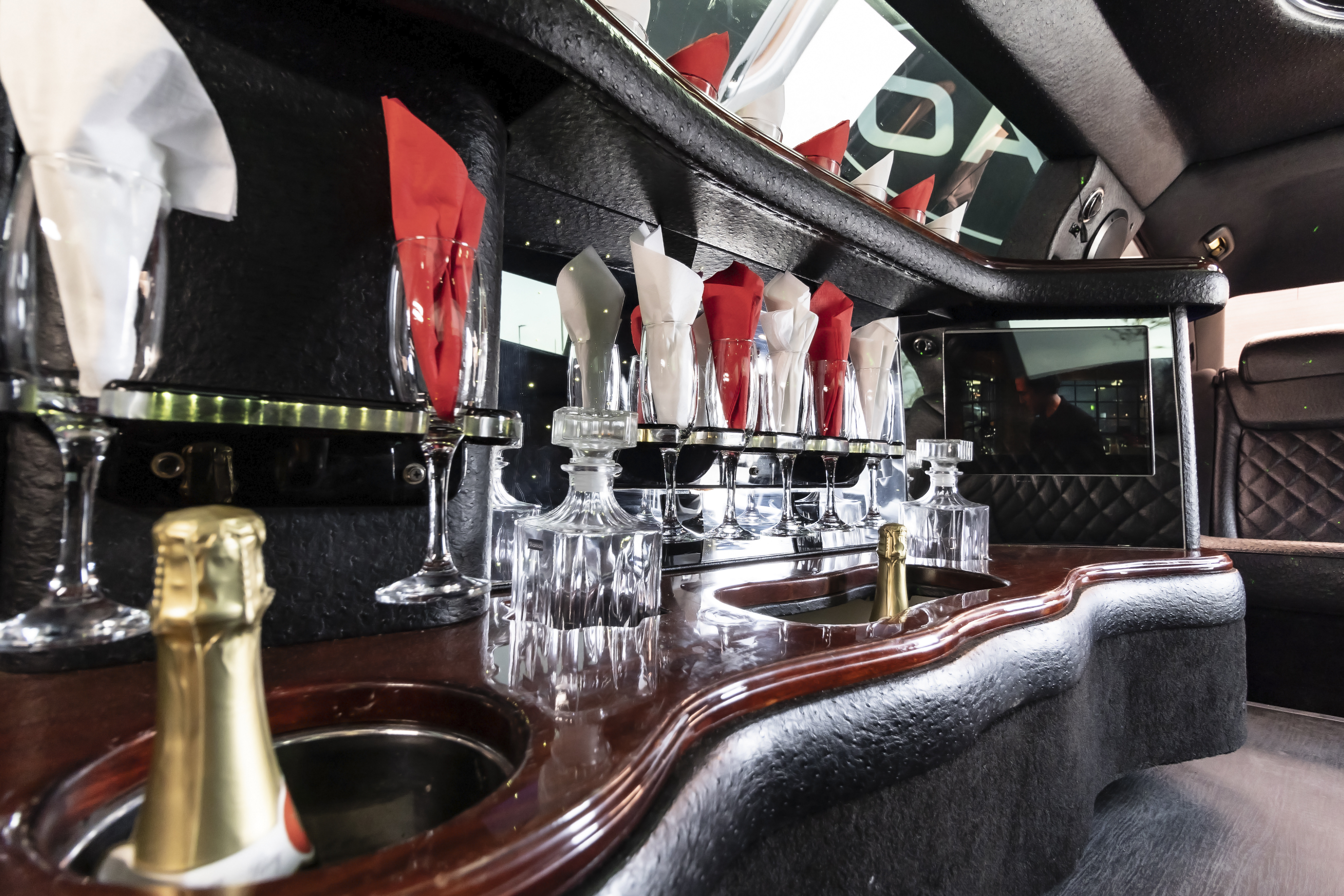 8 Seater Black Chrysler Limousine