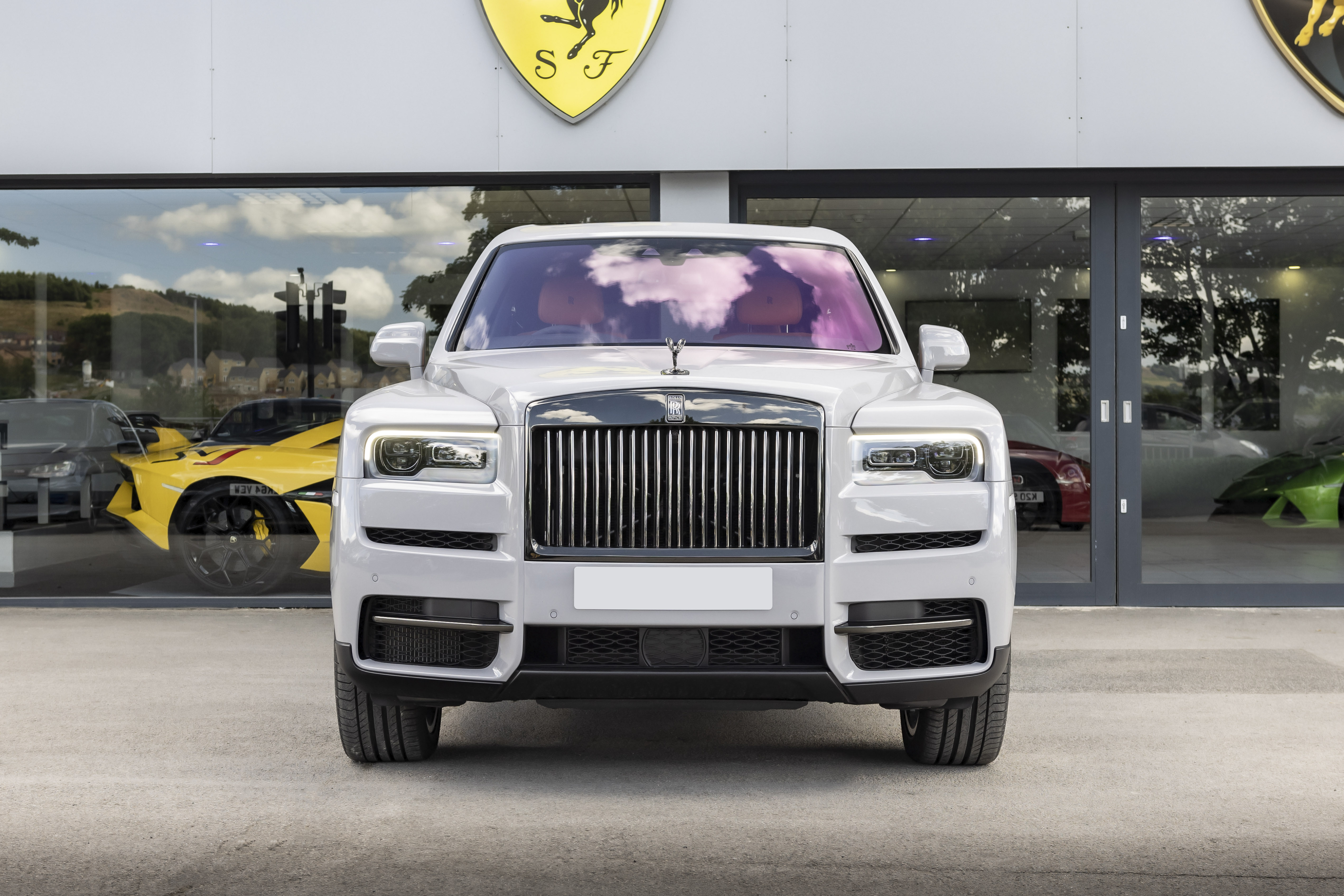 4x4 Luxury Rolls-Royce Cullinan