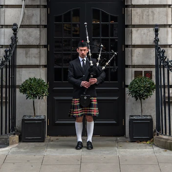 The Putney Bagpiper