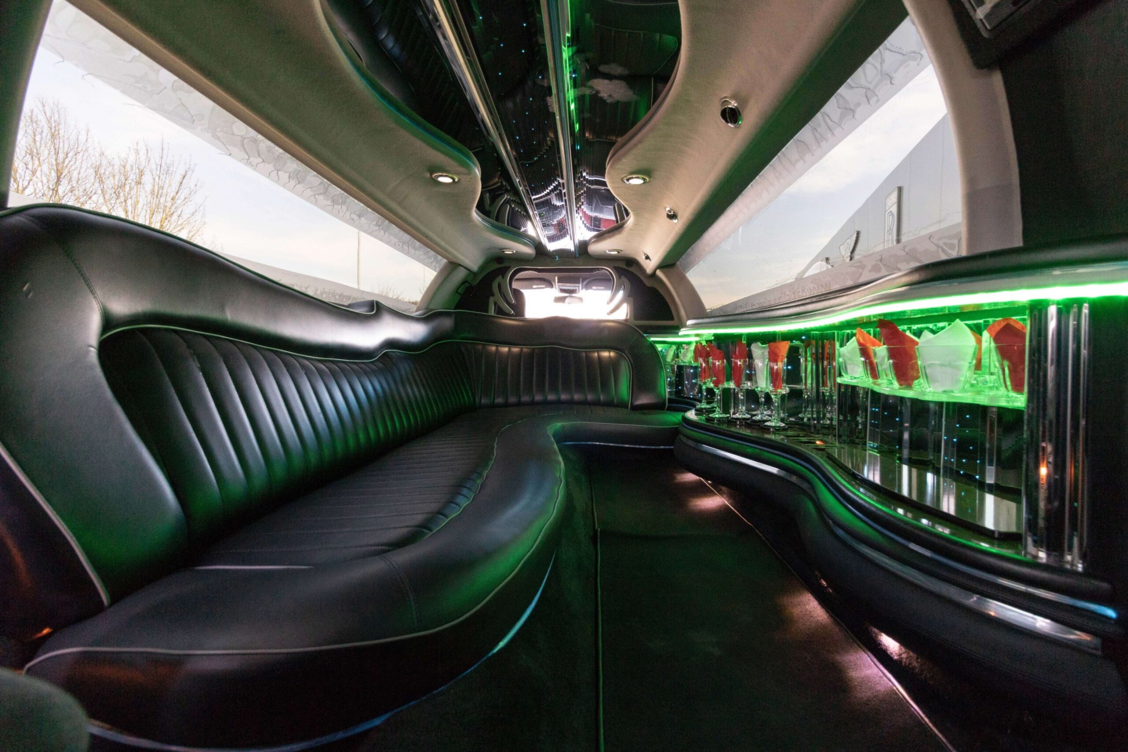 8-Seater White Lincoln Limousine