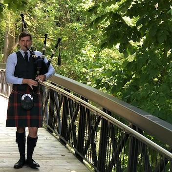 London Bagpiper Experience