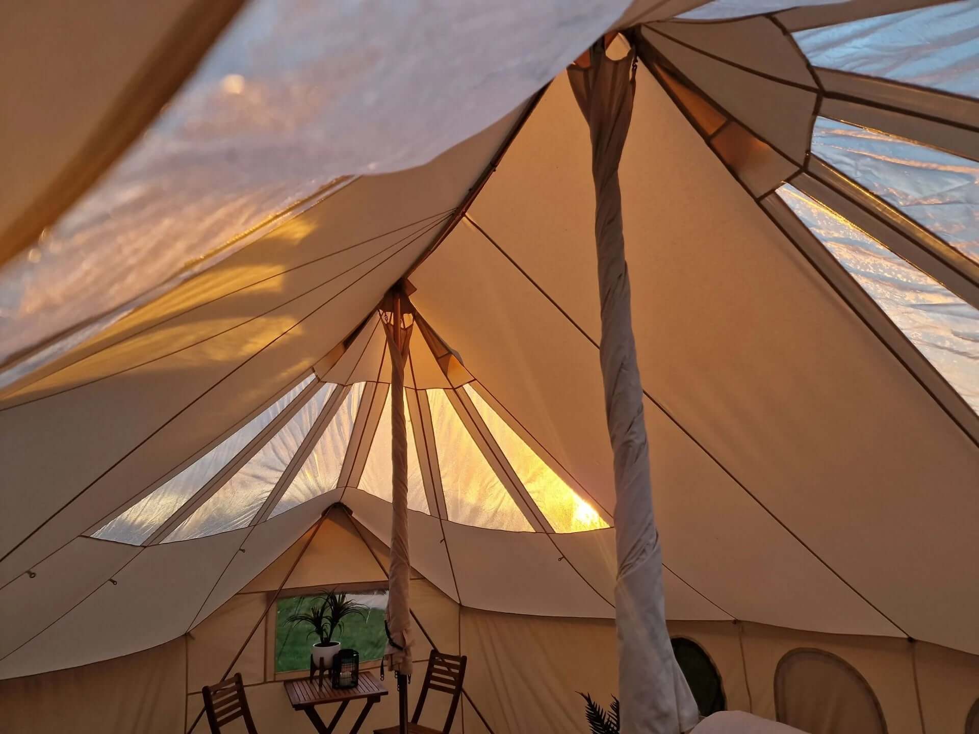 Fully Decorated Chill-Out Emperor Tent with Sofa's, Armchairs & Cushions