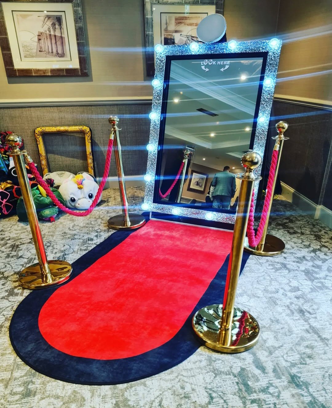 Hollywood Magic Mirror with Props & Unlimited Prints