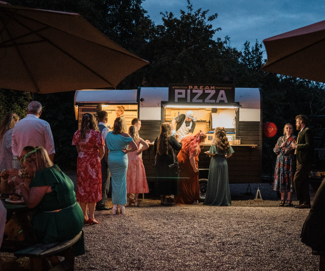 One-of-a-Kind Authentic Italian Pizzas Fresh From Retro Horsebox